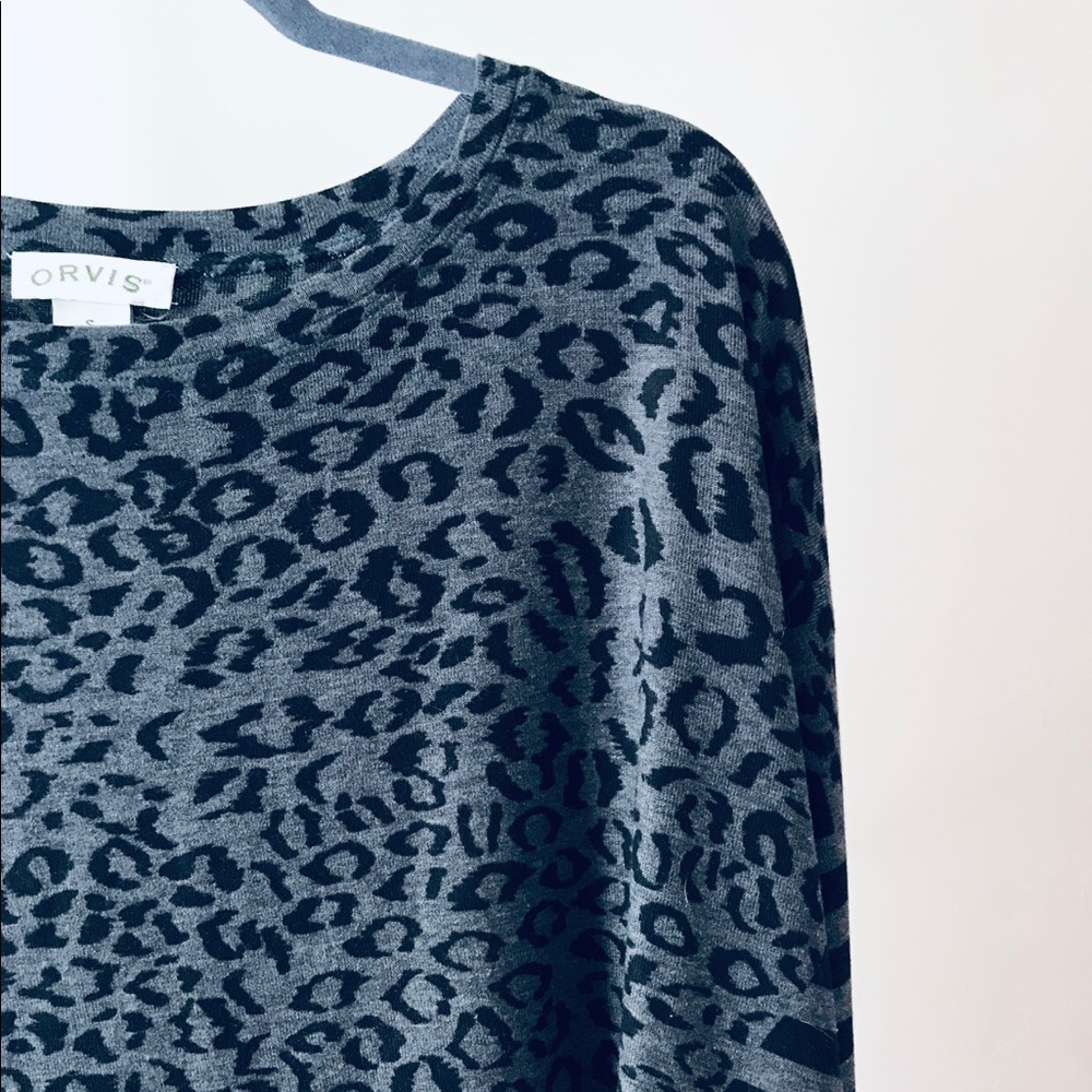 ORVIS | Black and Gray Tunic Leopard Crew Sweater